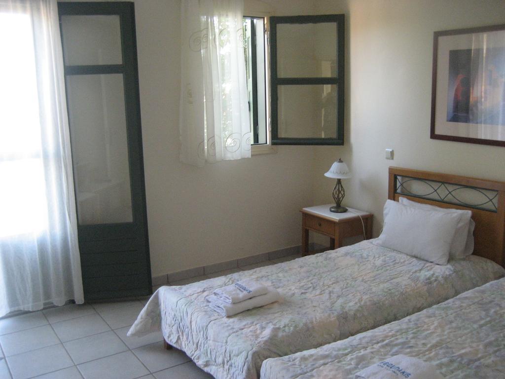 Kyveli Hotel Apartments Vrontádos Extérieur photo
